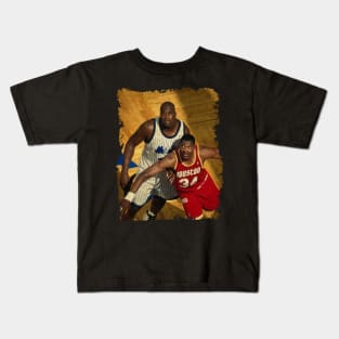 Hakeem Olajuwon vs Shaquille O'Neal in The 1995 NBA Finals Kids T-Shirt